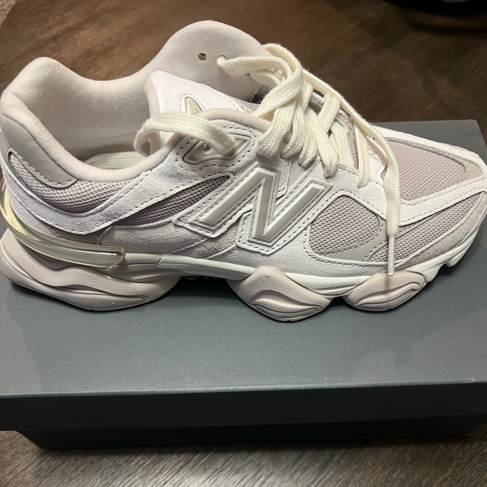 New Balance White Sneakers with Retro-Inspired Design